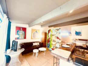 CHEZ BABOU studio d'artistes avec piscine, parking